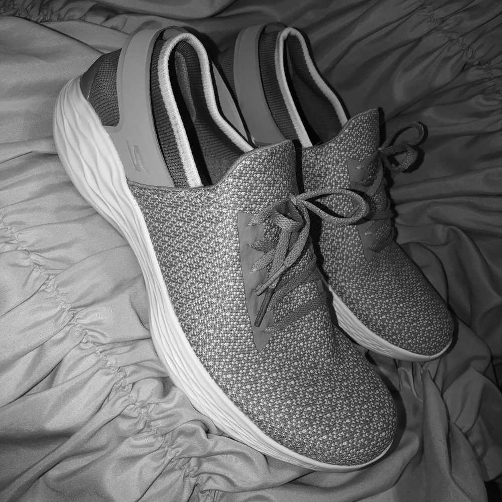 Size 8.5  YOU by Sketchers